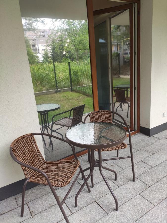 Przytulny Apartament Z Ogrodkiem Краков Экстерьер фото